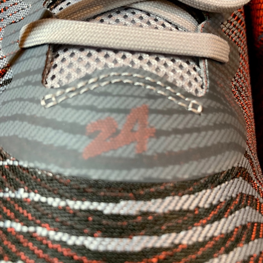 Nike Kobe KB Mentality 2   (818952 004) size 12 - Picture 2 of 8